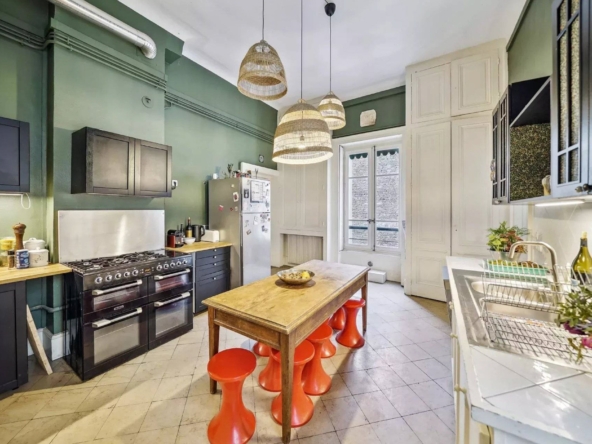 historic-apartment-on-place-bellecour-in-lyon-grandius-6