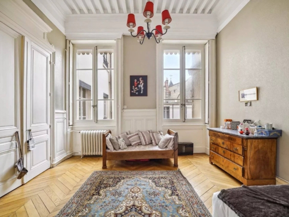 historic-apartment-on-place-bellecour-in-lyon-grandius-7