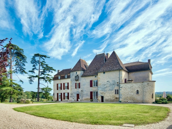 magnificent-9-hectares-chateau-in-gironde-france-grandius-1