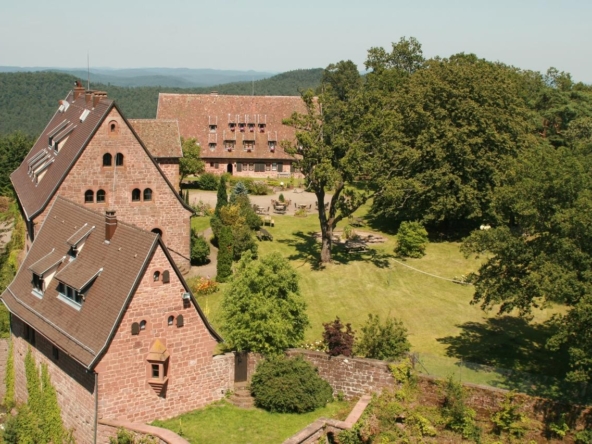 medieval-castle-château-de-hunebourg-in-alsace-grandius-living-9